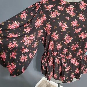NWT CeCe Blouse Puffy Sleeves Flowy Peplum Black Pink Flowers